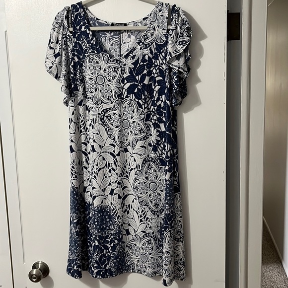 Rob & Ali cold shoulder dress.  Raised detailing. - Picture 1 of 10